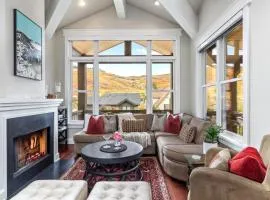 KBM Resorts PWS-957 Luxurious 3bd Old Town Home 2 family rooms BBQ PWS-957