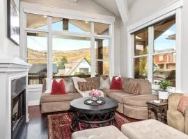 KBM Resorts PWS-957 Luxurious 3bd Old Town Home 2 family rooms BBQ PWS-957