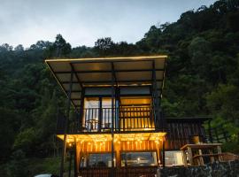 Refined cabin, panoramic views, steps from Jericó, hotel v destinaci Jericó