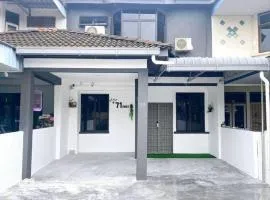 2 Storey Stylish Comfort Retreat ````AlmaImpianRia