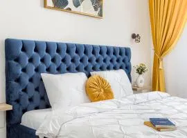 ARI - AFI Mall Luxurious Apartments with Free Parking