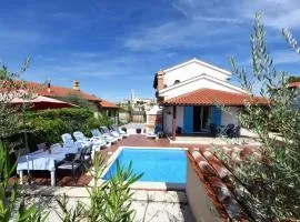 Villa in Vi njan with Private Pool and Garden