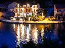 Apartments Malo Lago - One-Bedroom Apartment with Balcony and Sea View - 2nd floor Apartment 6