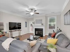 Charming & Cozy & Spacious, Historic Columbia, Prime Location, Mins to USC, TVs, Parking, Fireplace, WiFi