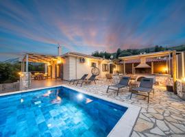 Villa Aggeliki - F&A Golden Stone Villas, Hotel in Loukáta