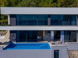 Sky Pool VILLA MEDVEJA, villa in Medveja