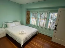 Vintage and secluded room in Vancouver West