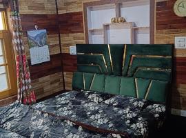 스리나가르에 위치한 호텔 Global Albaik Holidays