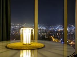 Luxury condos on 18th, 5th and 3rd floor, with pool, fitness, parking included, hotel v destinaci Skopje