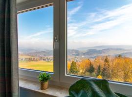 Panorama Apartment I Aufzug I Stellplatz I Natur، فندق مع مسابح في Schwarzenberg (Erzgebirge)