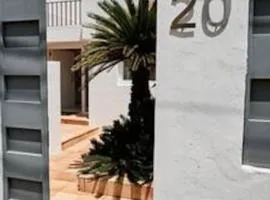 Charming Patio & Private Pool - 6BR Villa - Short Walk From Ushuaïa, Hi & The Beach!