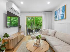 Chic East End Apartment, hotel in Adelaide
