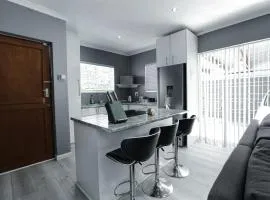 Milo's Sky Grey Guest House - No Load shedding