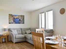 Rockworks Chalets No2 - Uk7041, hotel en Saint Marys