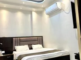 Butterflyi guest house - near Kashi Vishwanath temple - Booking will be confirmed after advance only