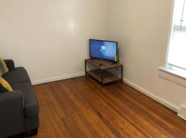 Private and cozy house with one bedroom and one bathroom, MetLife Stadium FIFA World Cup 35 minutes away, hótel í Perth Amboy