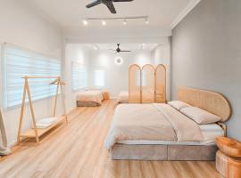 Spacious Corner Landed House Golden Hills Night Market, hotel a Brinchang