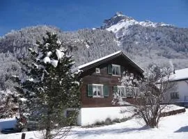 Apartment Chalet Fluegärtli by Interhome