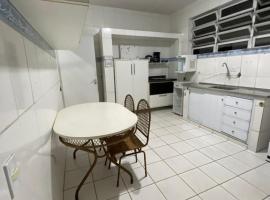 Santorini House, hotel no Guarujá