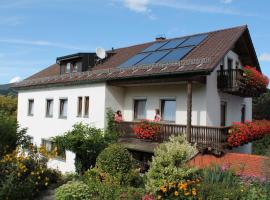 Gästehaus Fidelis, hotel dengan parkir di Grafenwiesen