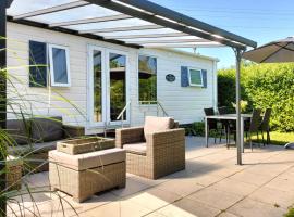 Nice Home In Heinkenszand With Wifi, three-star hotel in heinkenszand