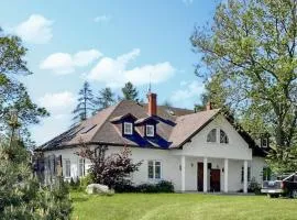 12 Bedroom Stunning Home In Debina