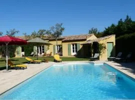 nice family vacation house with heated swimming pool, in mouries, alpilles areas 10 persons