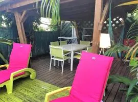 Bungalow confortable à Sainte-Anne, 45 m² avec jardin