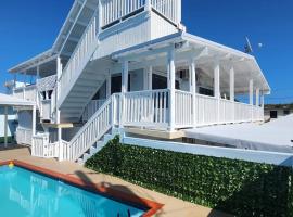 Cabanas Playa Santa Apto D Piscinas Solar Energy, hotel i Guanica