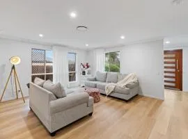Stunning 5BR Big Modern Home with Parking Malls and Parks