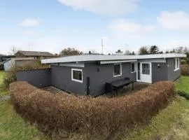 Pet Friendly Home In Glesborg With Wifi