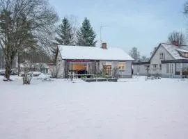 2 Bedroom Lovely Home In Mörlunda