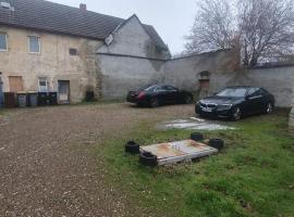 Ferienwohnung Monteurswohnung mit Parkplatz, hotel in Borne