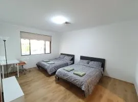 Huge Studio Room in Spacious Merrylands House M1