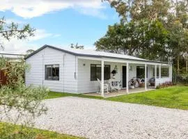 Callala Bay Gem - Jervis Bay - Pet Friendly Getaway with Spa