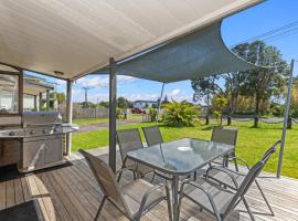 Bream Bay Sands - Ruakaka Holiday Home, hótel í Ruakaka