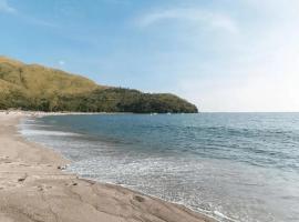 RedDoorz Hostel at Megans Paradisio Beach Resort, hotel v destinaci Zambales