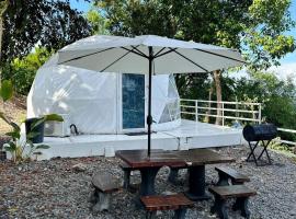 Gunung Medan Glamping & Cafe, glamping en Kangar