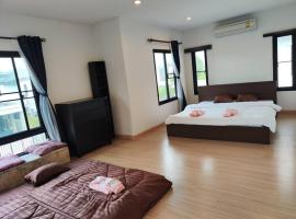 Baan Salaya, hotel in Salaya