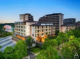 Atour Hotel Emeishan Railway Station Exiu Lake