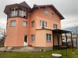 Domashnya Oselya, hotel v destinaci Verchovyna