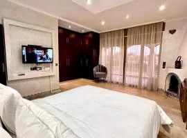 Medley Luxury Villa - PARKING, WIFI & PISCINE