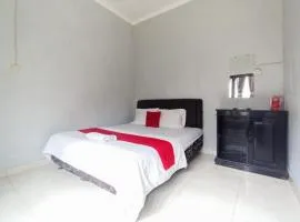 RedDoorz at Penginapan Hello Pacitan