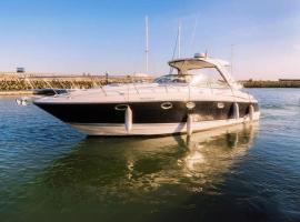 Watervliet Yacht em Cascais, hotel in Cascais