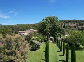 magnificient property with heated swimming-pool in the luberon - 14 persons