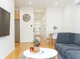 Chic Flinders Park Getaway