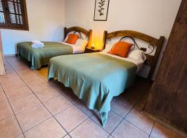 Casa Rural Puerto del Emperador, hotel con parcheggio ad Aldeanueva de la Vera