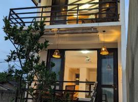 Surf edge villa, hotel in Mawella