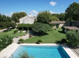 superb prestigious mas with pool in the countryside of caumont sur durance, close to avignon, sleeps 8