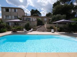 villa with pool and beautiful view in the luberon in pujet sur durance - 10, hotel a Puget
